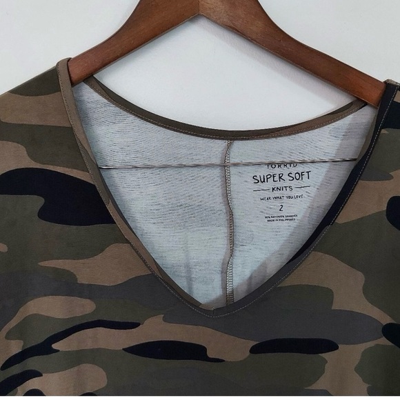 TORRID 2XL camo top v-neck - Picture 4 of 5